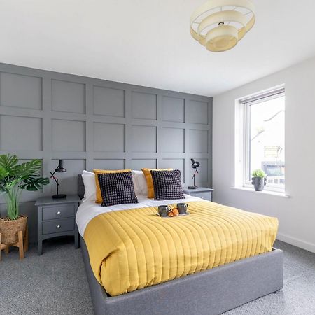 Modern Four Bedroom Four Bathroom Home 切尔滕纳姆 外观 照片