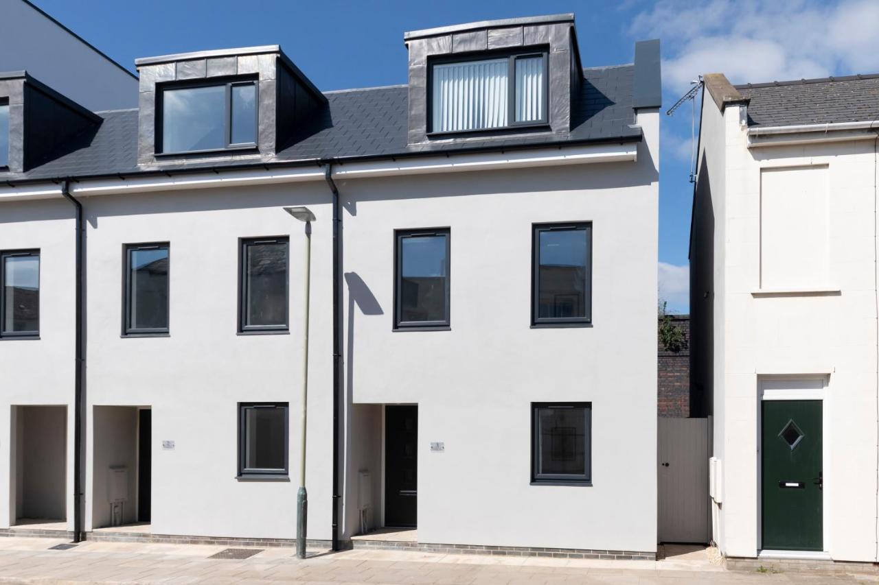 Modern Four Bedroom Four Bathroom Home 切尔滕纳姆 外观 照片