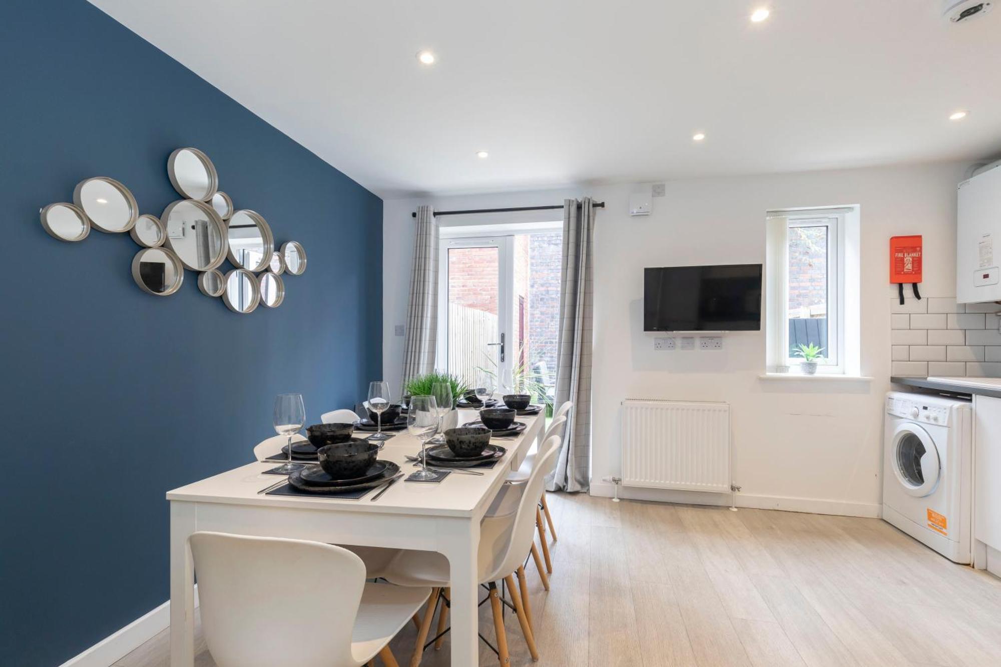 Modern Four Bedroom Four Bathroom Home 切尔滕纳姆 外观 照片