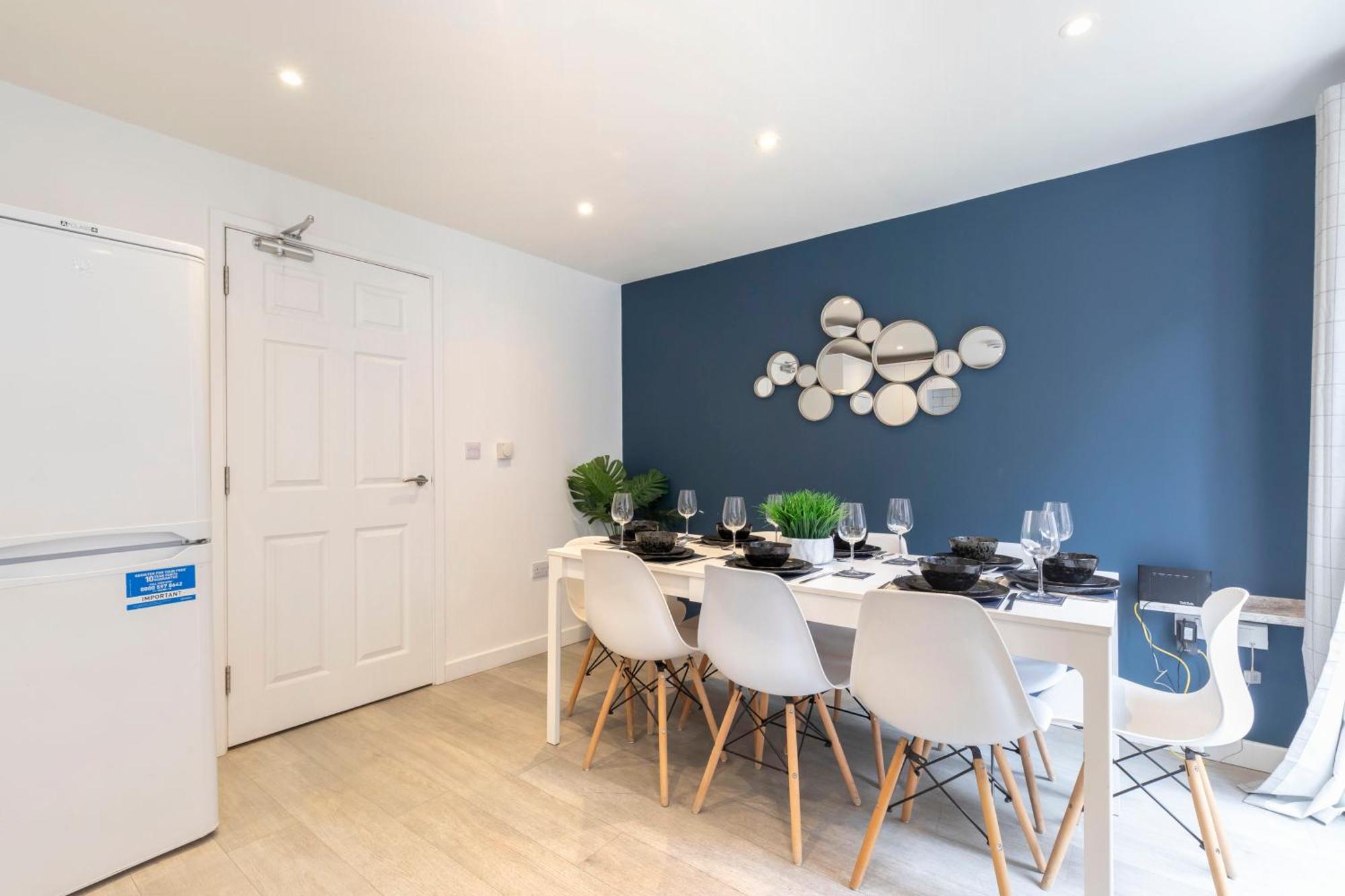 Modern Four Bedroom Four Bathroom Home 切尔滕纳姆 外观 照片